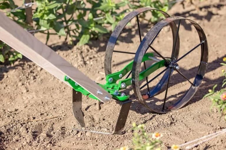 Hoss Tools Wheel Hoe Comparison – Which Is The Best One For You?